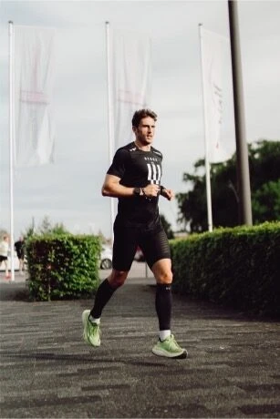Tom Franssens aan het lopen